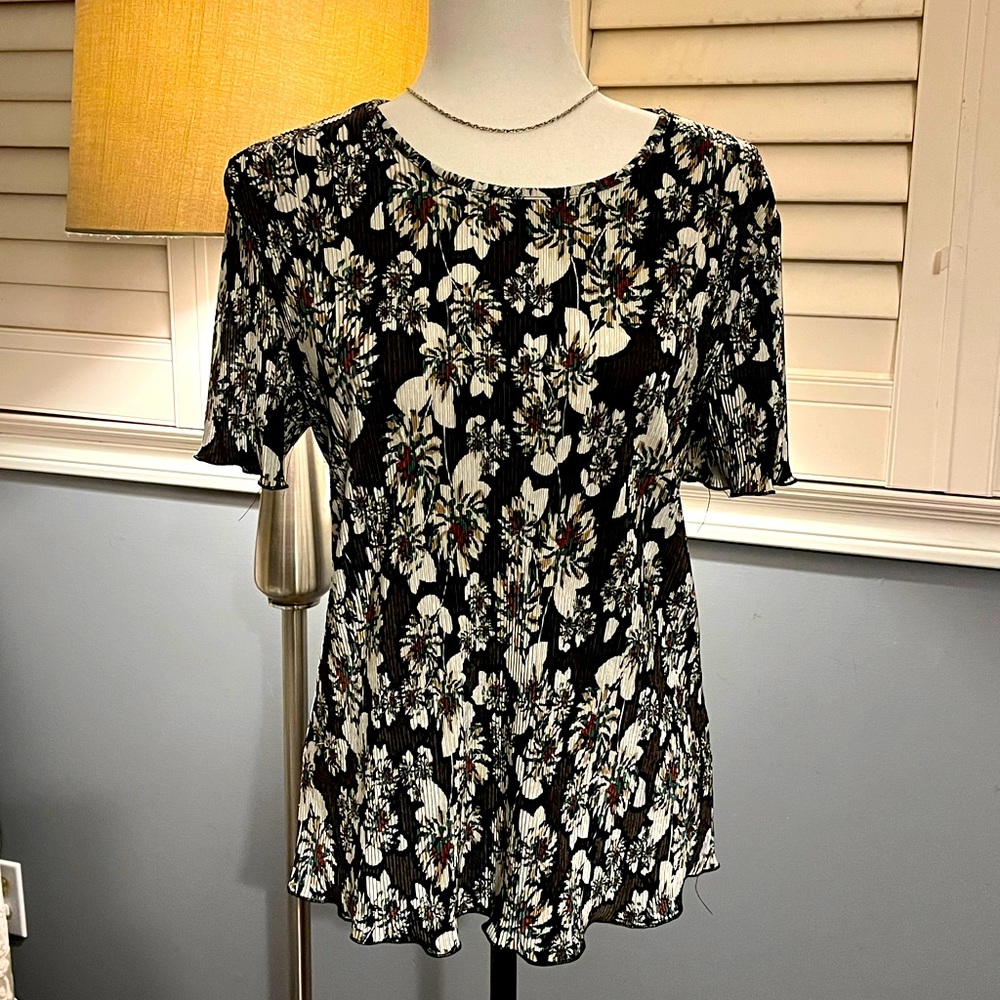 Brown floral light weight Mandee t-shirt size L